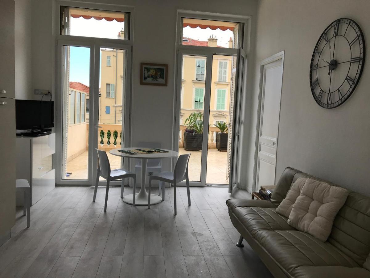 Appartement Terrasse Dans Palace Centre Ville ม็องตง ภายนอก รูปภาพ
