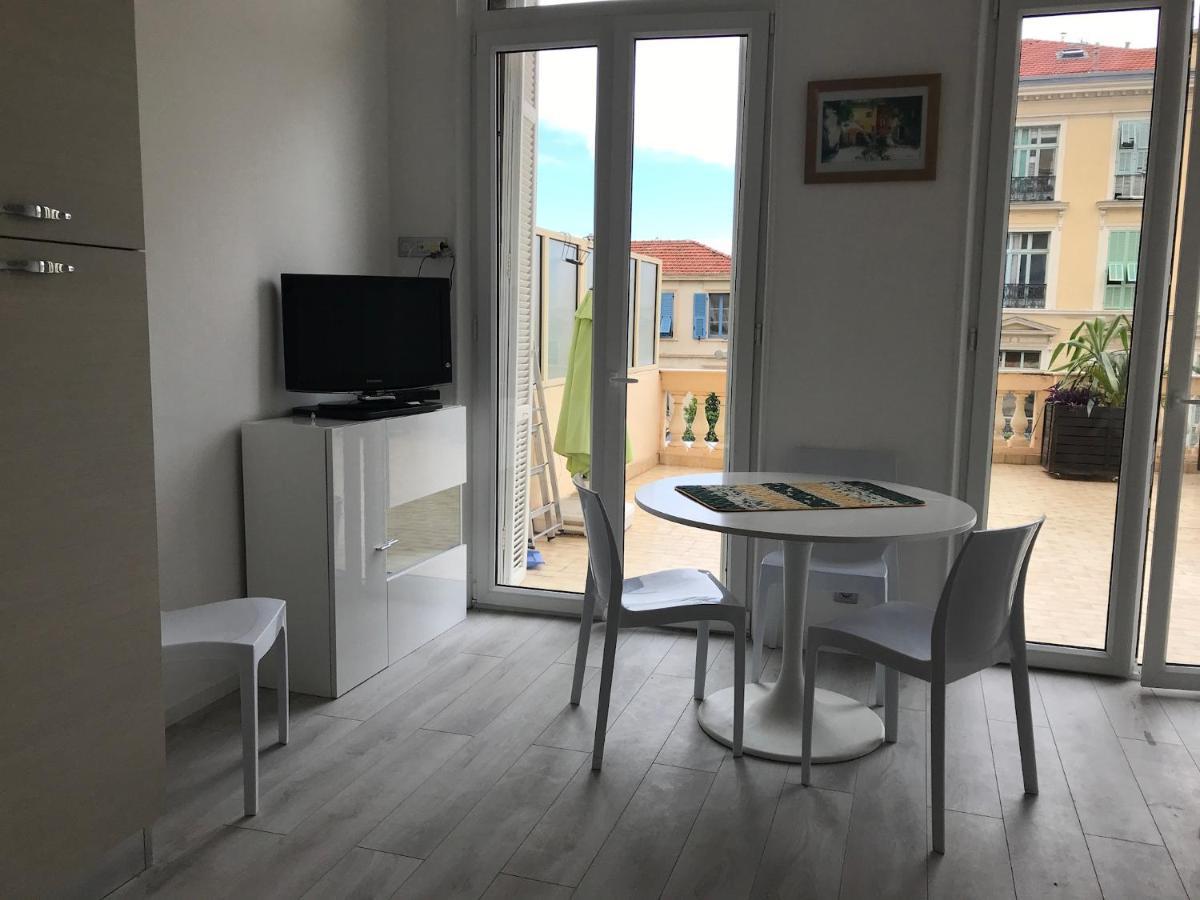 Appartement Terrasse Dans Palace Centre Ville ม็องตง ภายนอก รูปภาพ